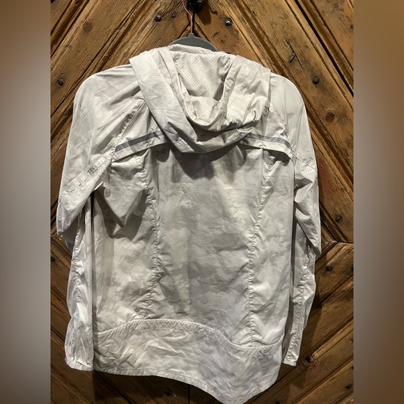 Lululemon Miss Misty Jacket II nimbus puff white silver spoon - Picture 3 of 5